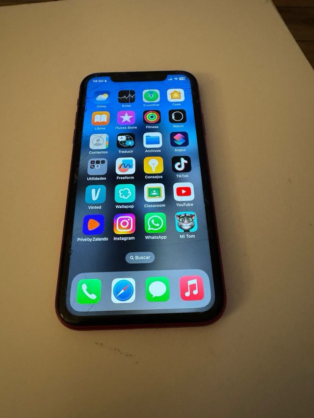 Iphone 11 rojo 64 gb con protector + funda