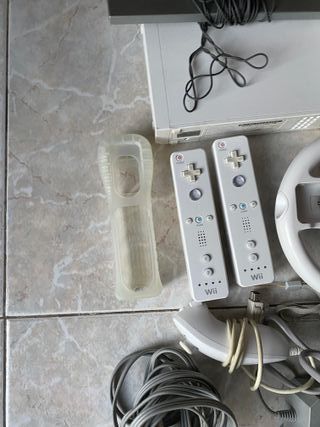 wii con 2 mandos, juegos y volantes para mariokart