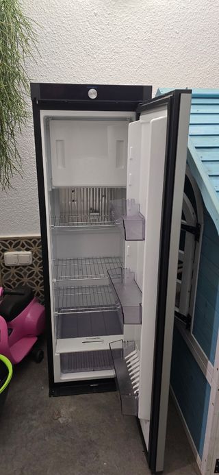 Nevera trivalente dometic