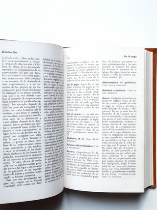 2 libros de contabilidad y economía