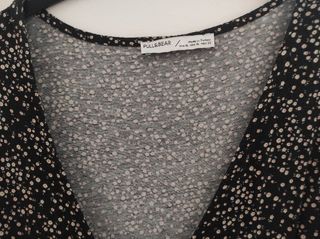 Vestido negro con flores, manga larga