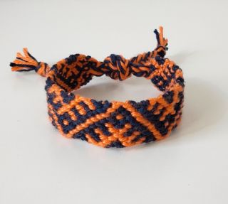 Bracciale blu e arancione macramè 