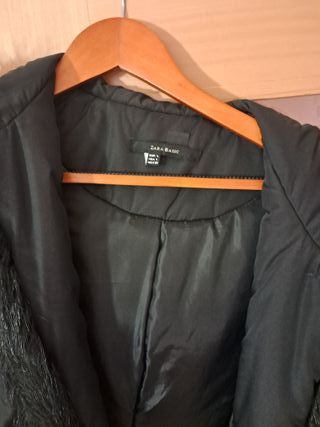 Abrigo Zara negro impermeable