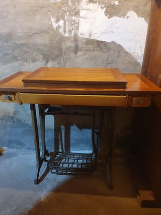 Máquina de coser antigua Alfa
