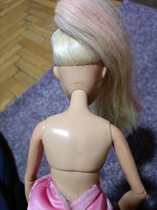 8 muñecas Barbie 