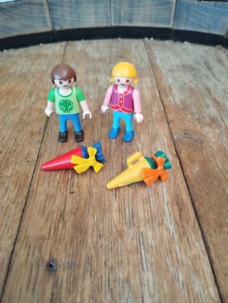 Niños con cono sorpresa de Playmobil