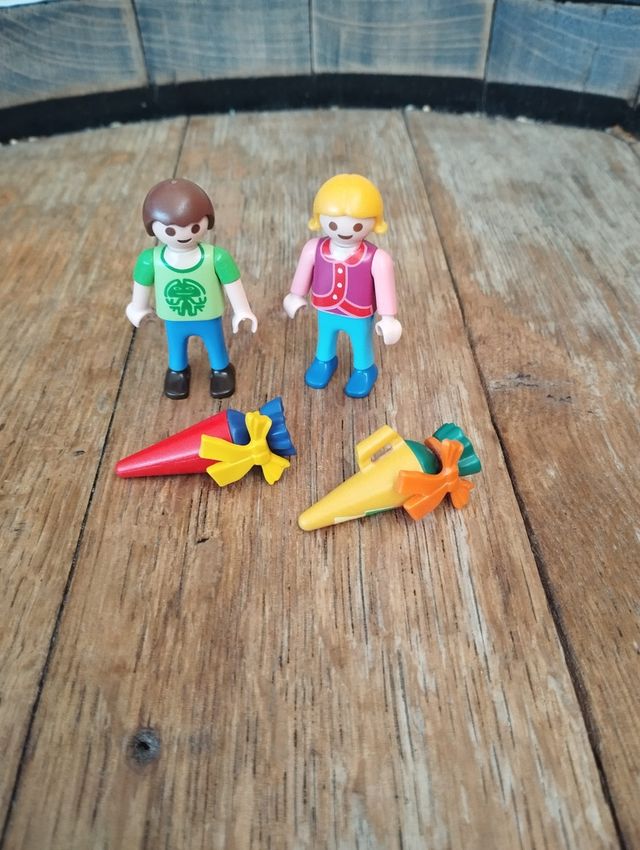 Niños con cono sorpresa de Playmobil
