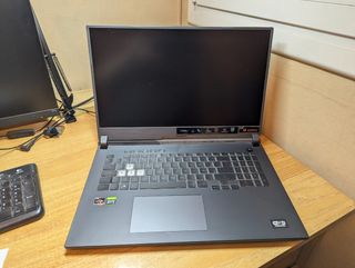 Asus Rog strix 17 pulgadas 2023 G713IC-HX011