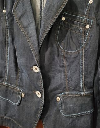 CHAQUETAS MUJER BERSHKA Y STRADIVARIUS.