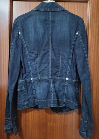 CHAQUETAS MUJER BERSHKA Y STRADIVARIUS.