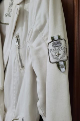 CHAQUETAS MUJER BERSHKA Y STRADIVARIUS.