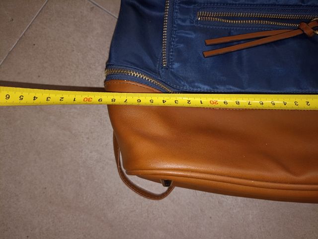 Preciosa Mochila Casual INSIDE