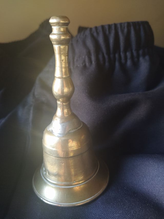 Campanita antigua de mesa, siglo XIX.