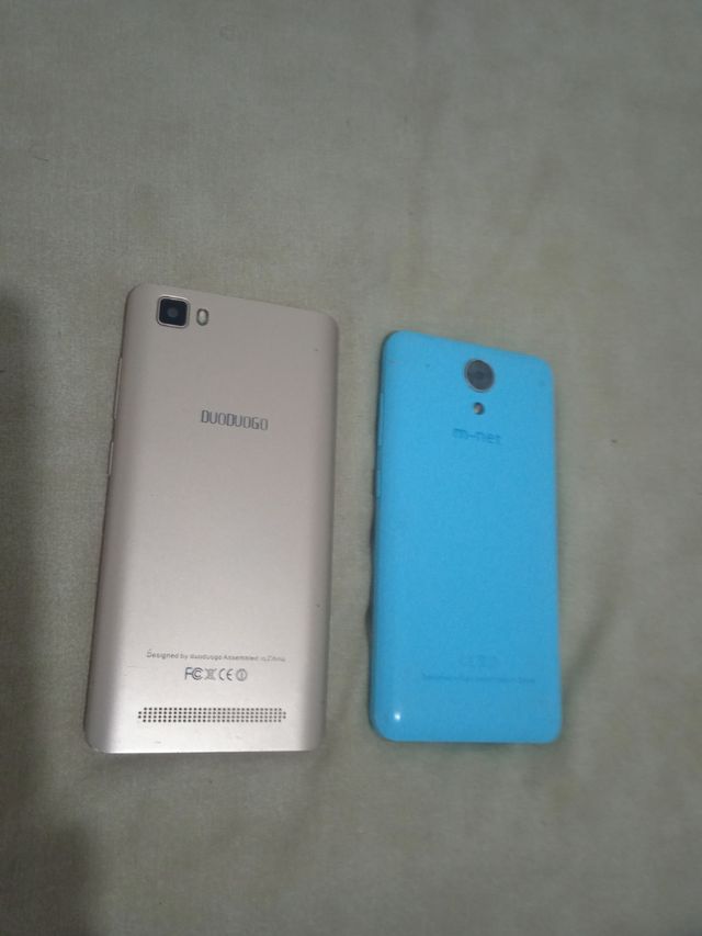 Telefoni cinesi con schermo rotto. Funzionano e si caricano