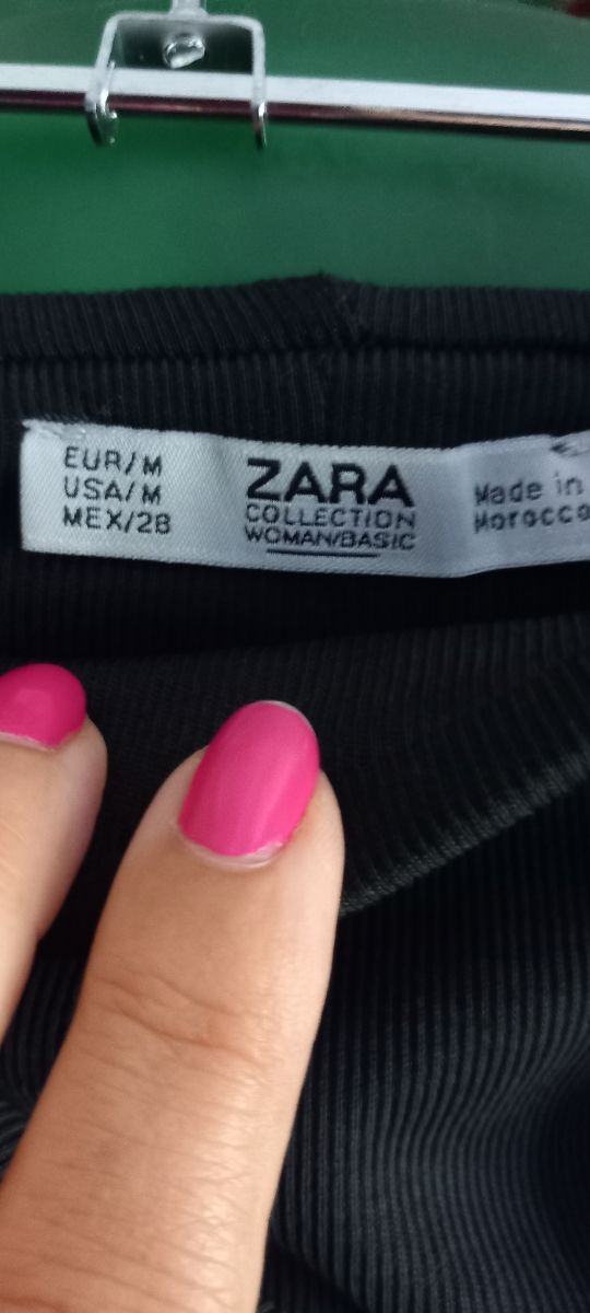 Falda con drapeado y abertura