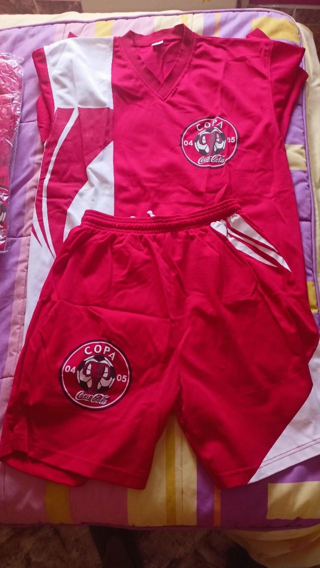 Equipación fútbol Cocacola 