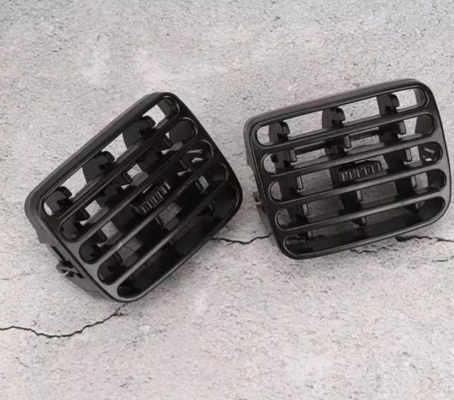 Par Grelhas Centrais Renault Clio Preto