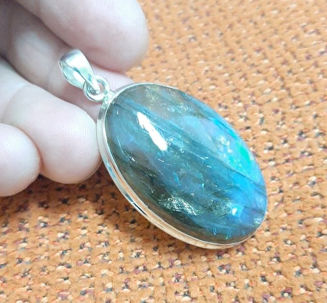 Colgante de labradorita y plata