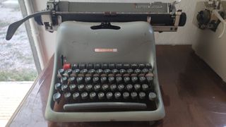 Máquina de escribir Hispano Olivetti