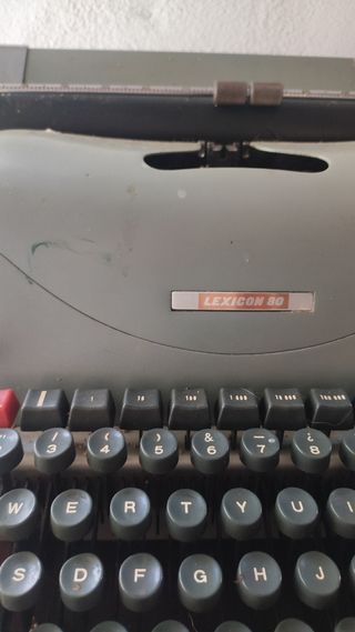 Máquina de escribir Hispano Olivetti