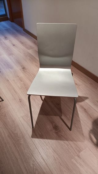Mesa de Comedor desmontable + 4 sillas a juego