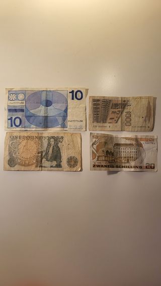 Billetes antiguos fuera de uso
