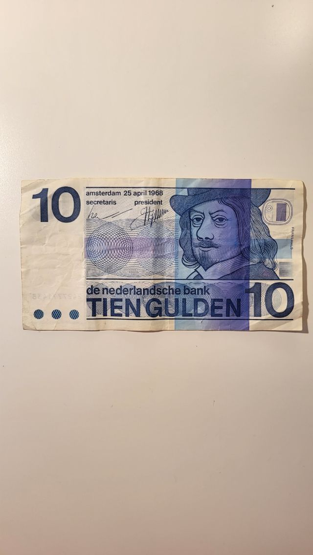Billetes antiguos fuera de uso