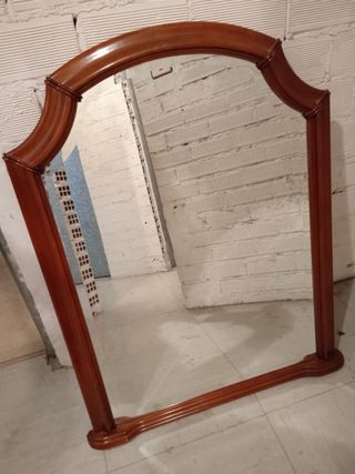 Juego de dormitorio matrimonial de madera noble