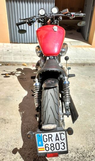 Motocicleta YAMAHA VT 750cc (Bobber)