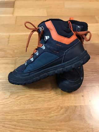 Botas de montaña talla 34.