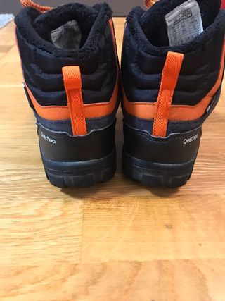 Botas de montaña talla 34.