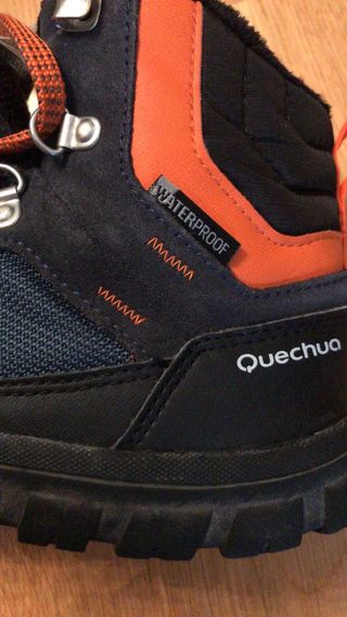Botas de montaña talla 34.