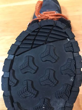 Botas de montaña talla 34.