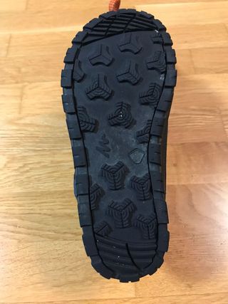 Botas de montaña talla 34.