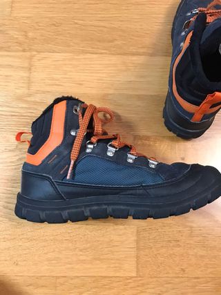 Botas de montaña talla 34.