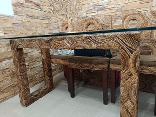 MESA Y 6 SILLAS DE COMEDOR