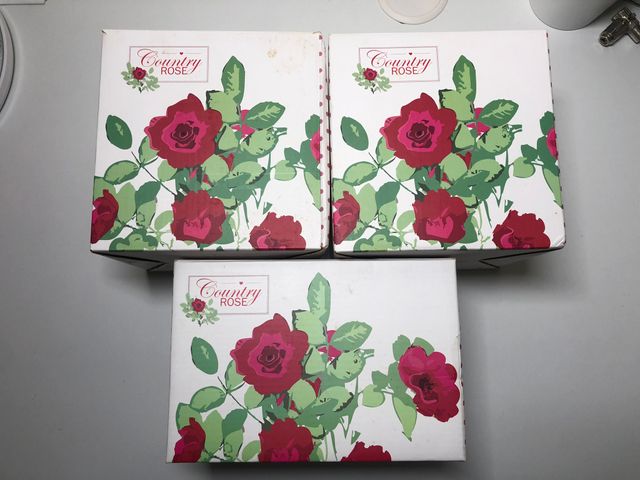 Conjunto de tazas, platillos, azucarero y jarrita