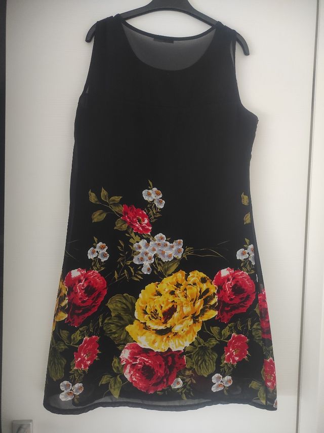 Vestito nero con fiori