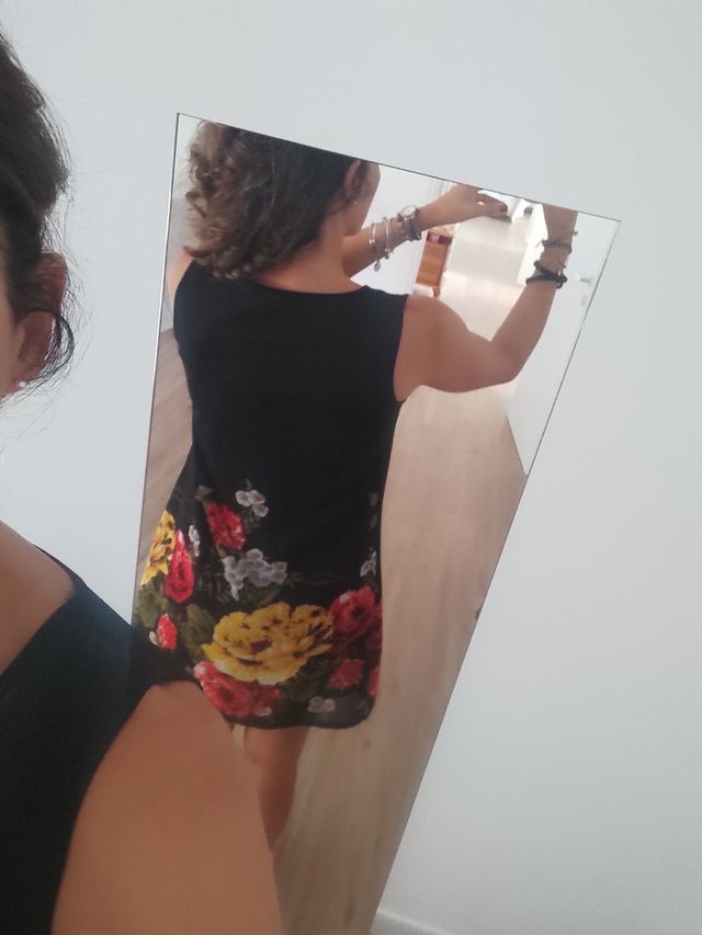 Vestito nero con fiori