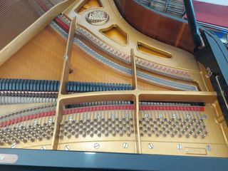 PIANO DE COLA PETROF