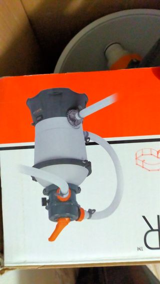 Depuradora de piscina y escalera