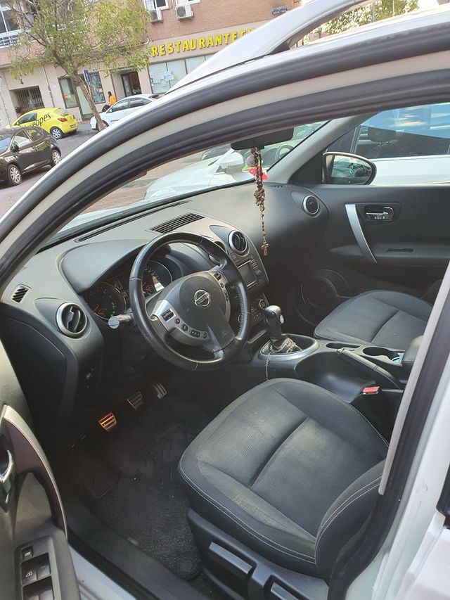 Nissan Qashqai+2 2010