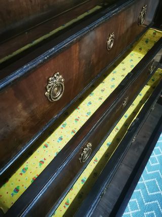 Comoda antigua. Calidad