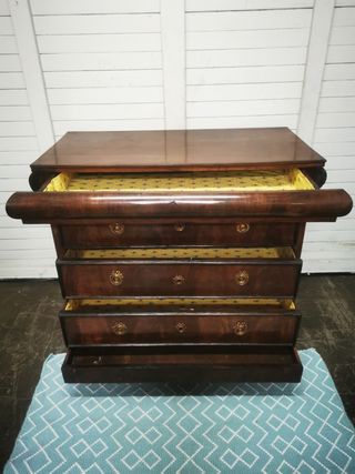 Comoda antigua. Calidad