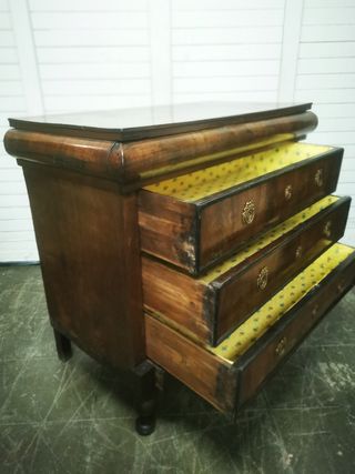 Comoda antigua. Calidad