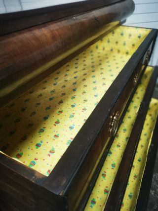 Comoda antigua. Calidad