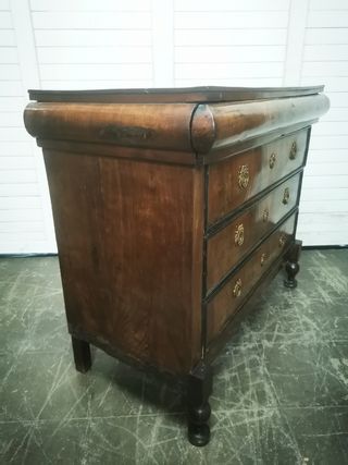 Comoda antigua. Calidad