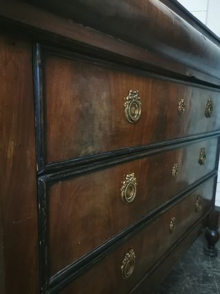 Comoda antigua. Calidad