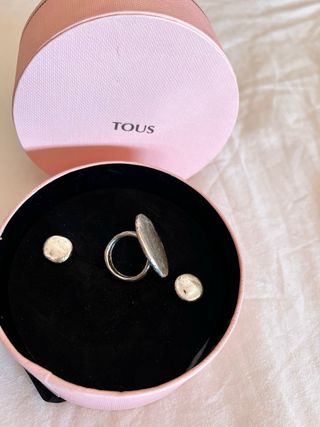 Conjunto anillo y pendientes Tous