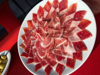 Nacional/Internacional.
Corté de jamón & paleta.